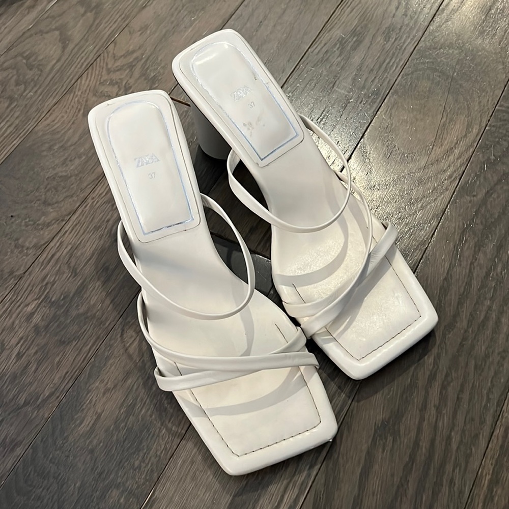 Cute zara nude sandals size 7.5